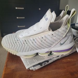 Nike LeBron 16 Size 13
